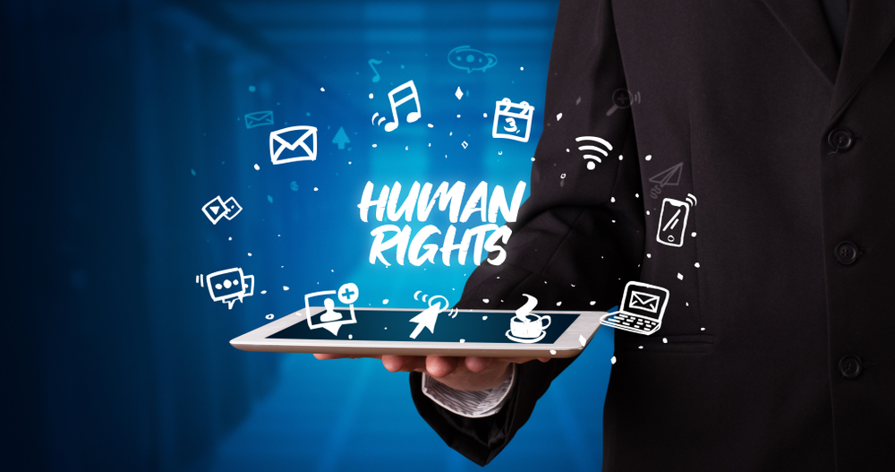 Human rights på et fat som er et nettbrett